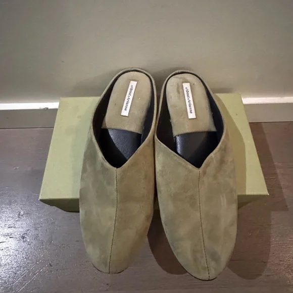 About Arianne Bao Slippers - Picture 2 of 7